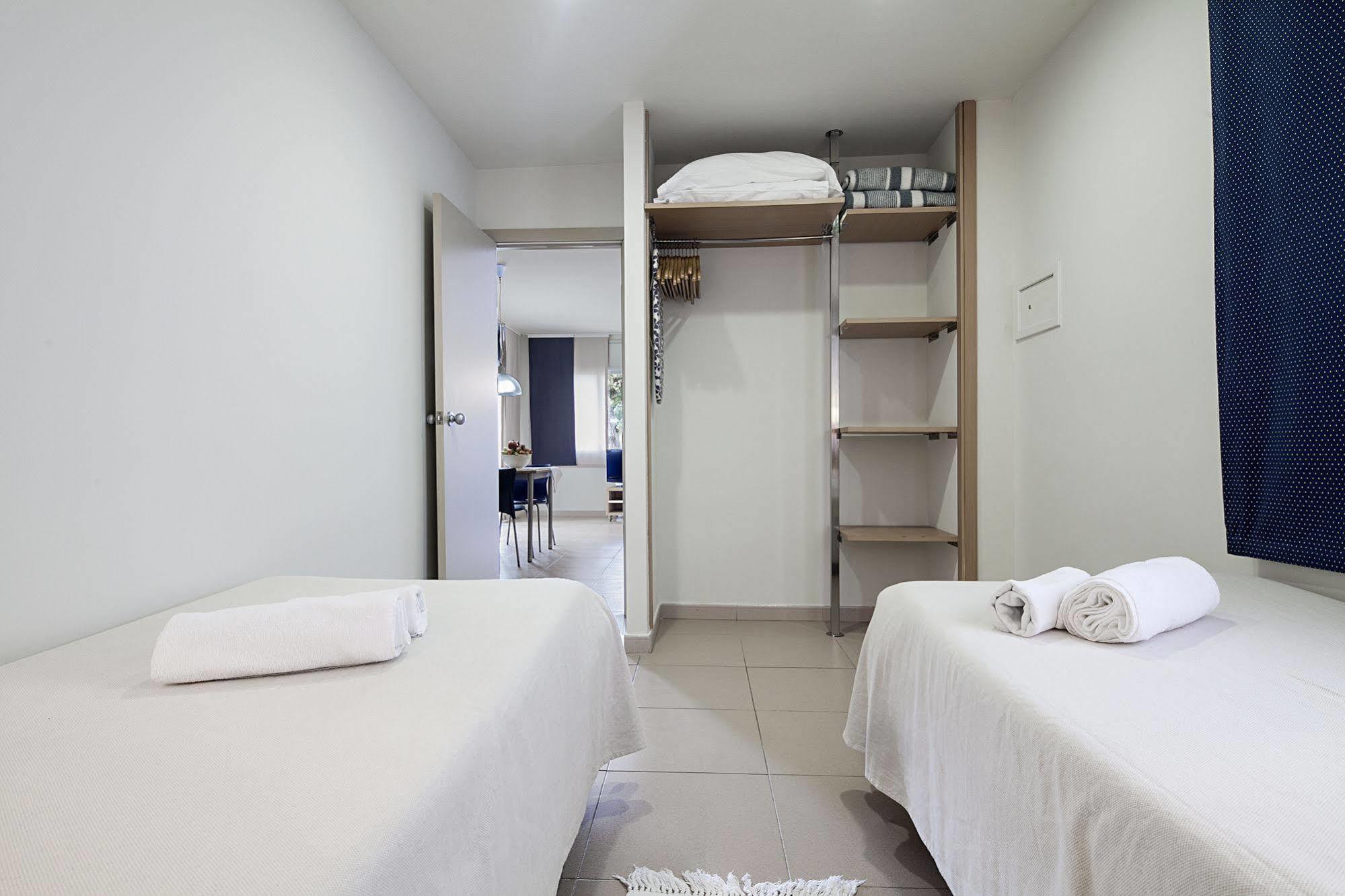 Apartamentos Porta Coeli Castelldefels Bagian luar foto